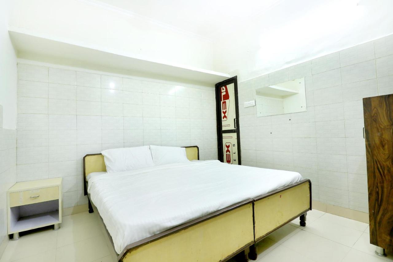 Spot On 44679 Hotel Samrat Sohāna Exterior foto