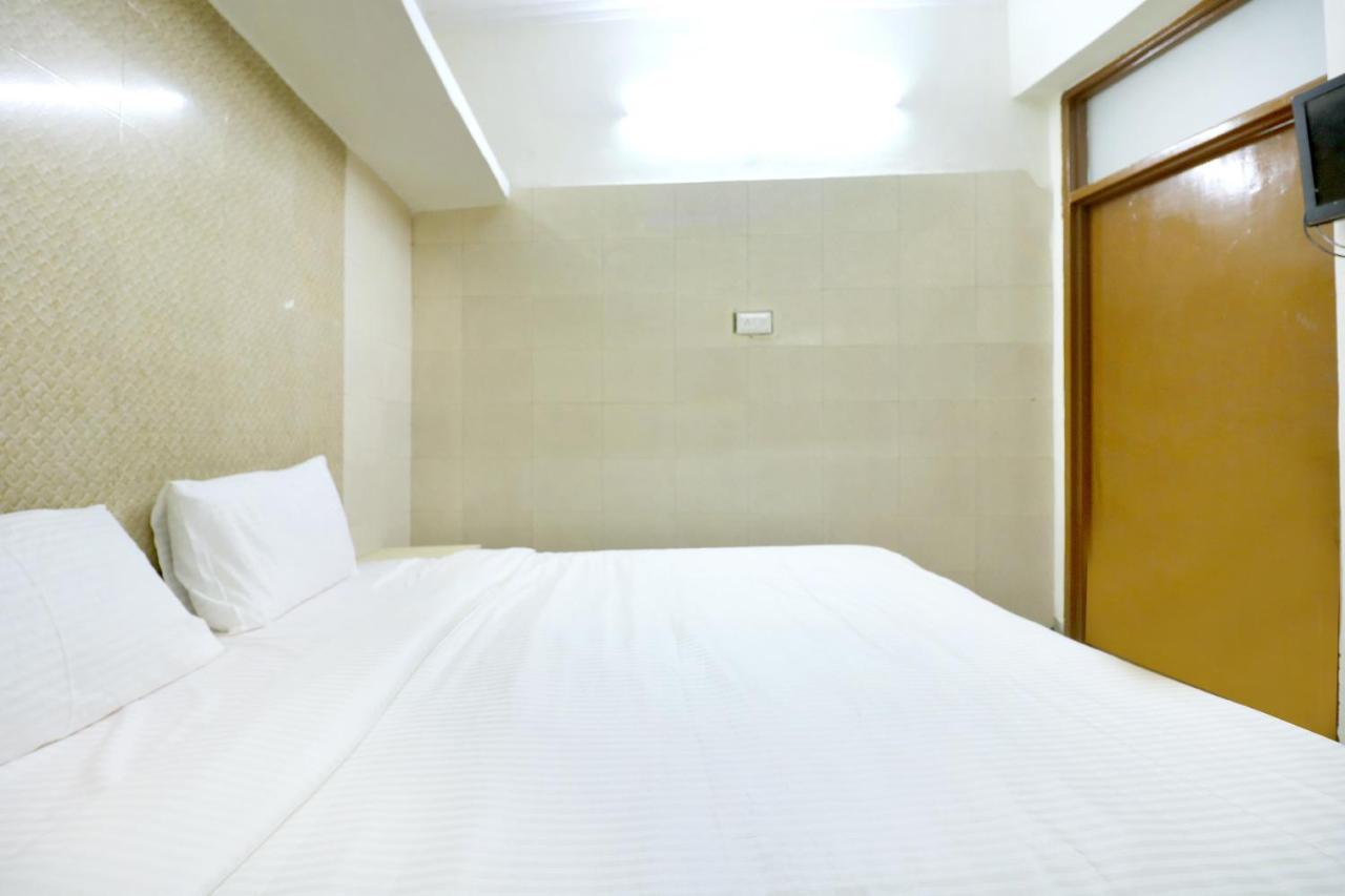 Spot On 44679 Hotel Samrat Sohāna Exterior foto