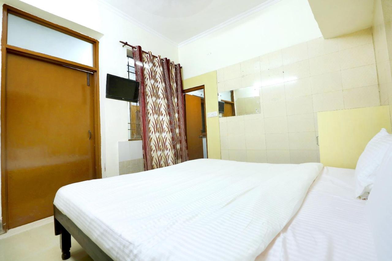 Spot On 44679 Hotel Samrat Sohāna Exterior foto