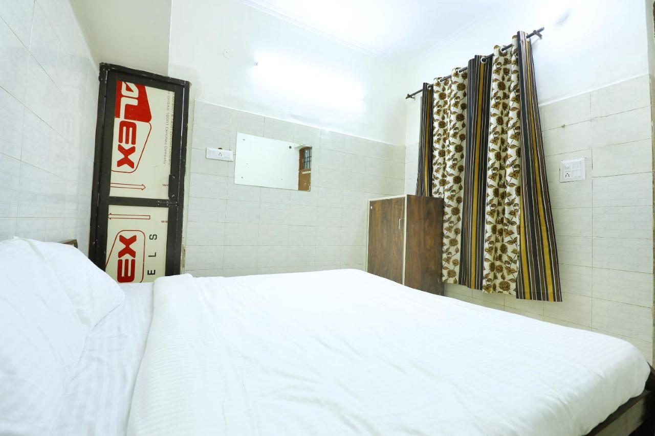 Spot On 44679 Hotel Samrat Sohāna Exterior foto
