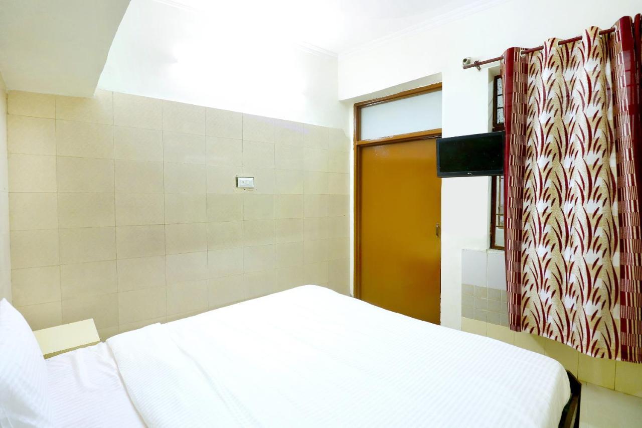 Spot On 44679 Hotel Samrat Sohāna Exterior foto