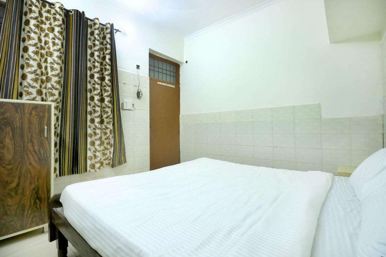 Spot On 44679 Hotel Samrat Sohāna Exterior foto