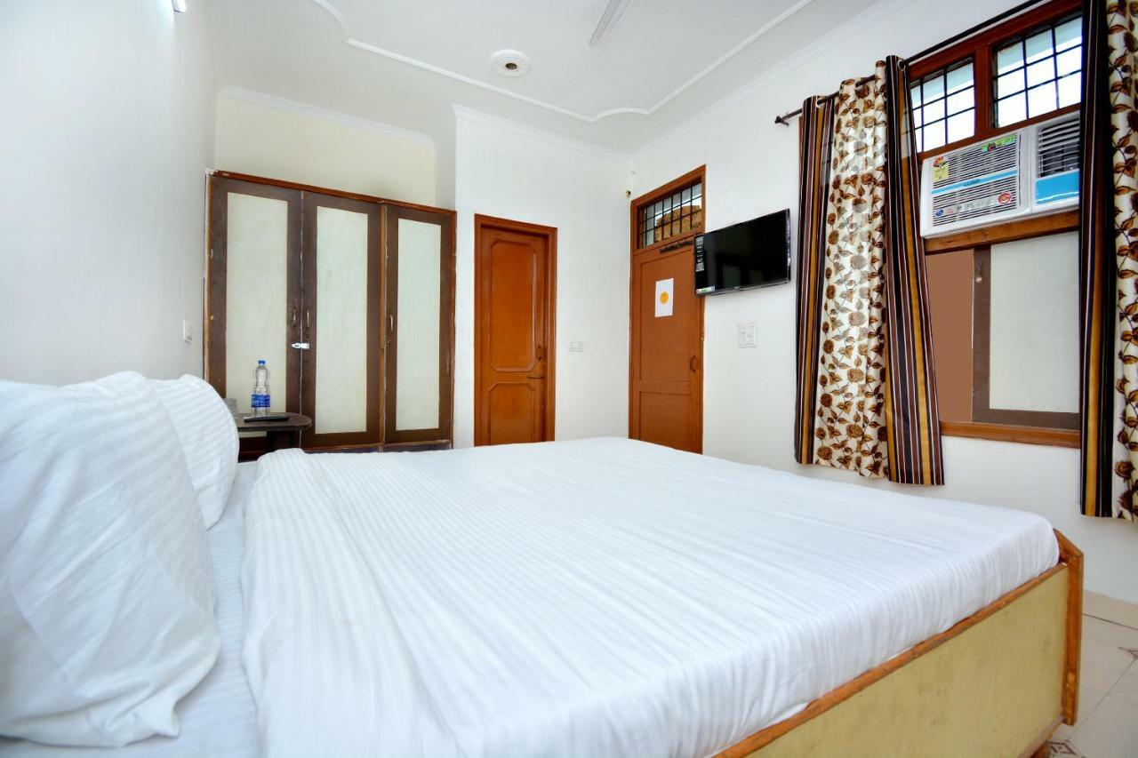 Spot On 44679 Hotel Samrat Sohāna Exterior foto