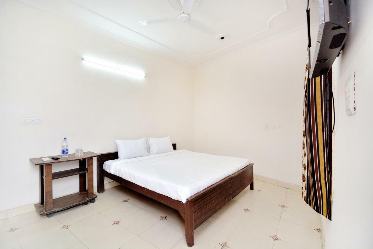 Spot On 44679 Hotel Samrat Sohāna Exterior foto