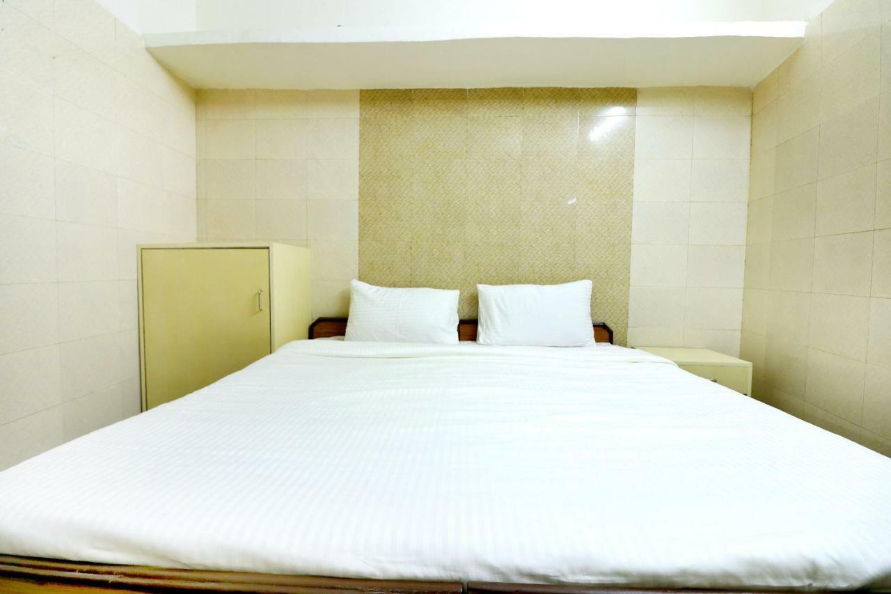 Spot On 44679 Hotel Samrat Sohāna Exterior foto